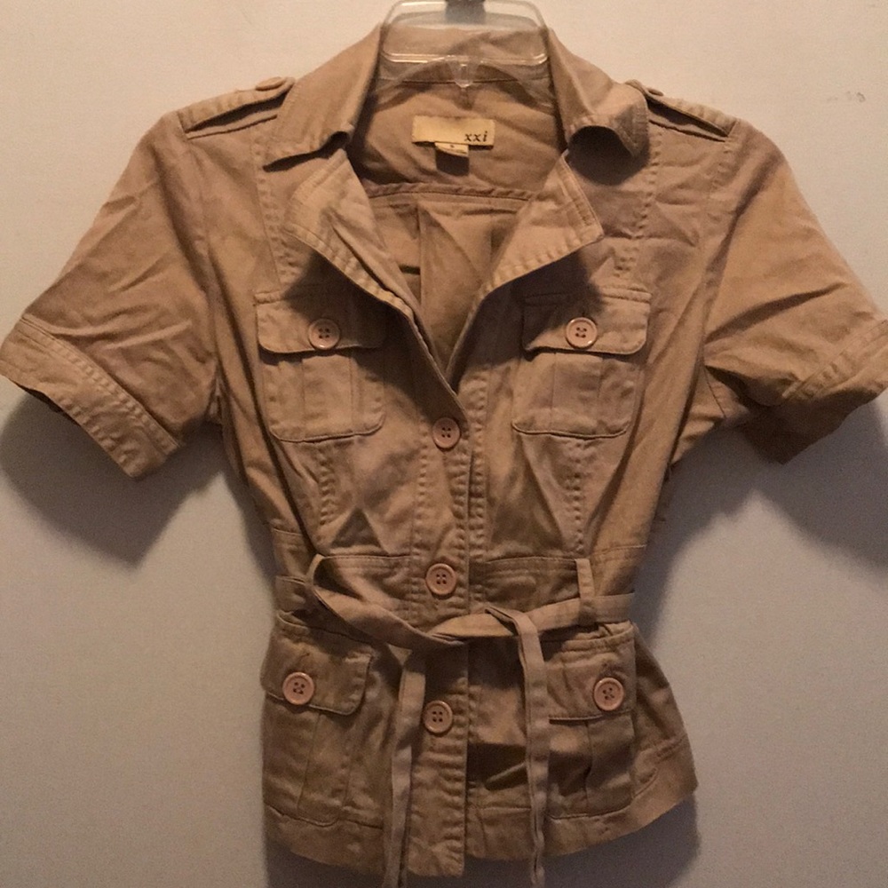 Buttoned khaki shirt